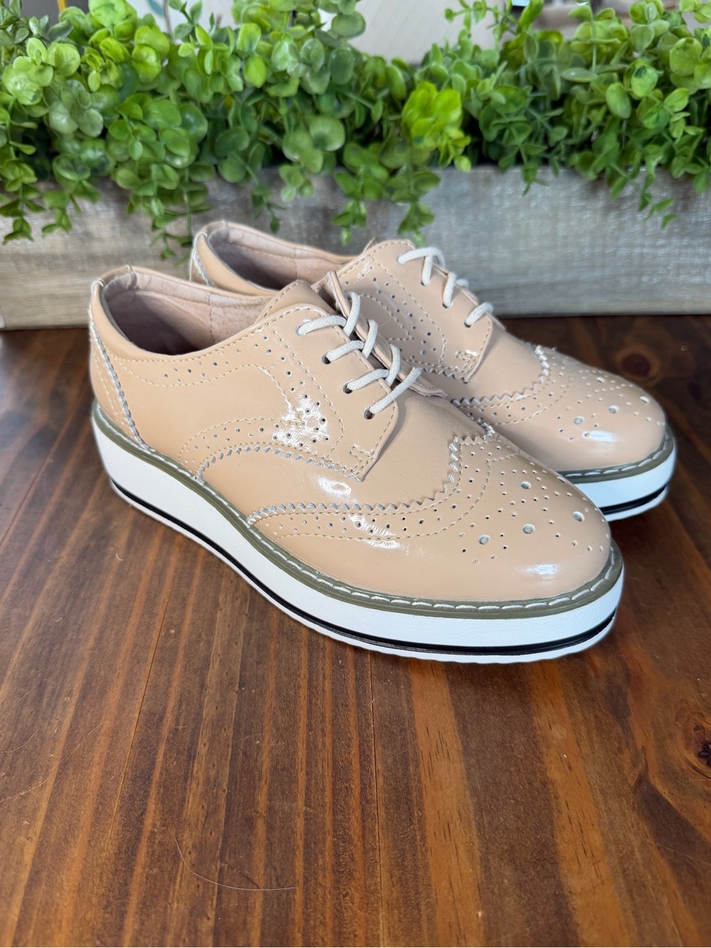 Beige Patent Platform Wingtip Oxfords for Women size 6